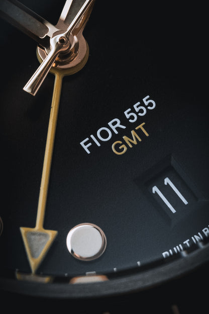 Fíor 555 - GMT Watch (41mm) - Pitch Black and Grey