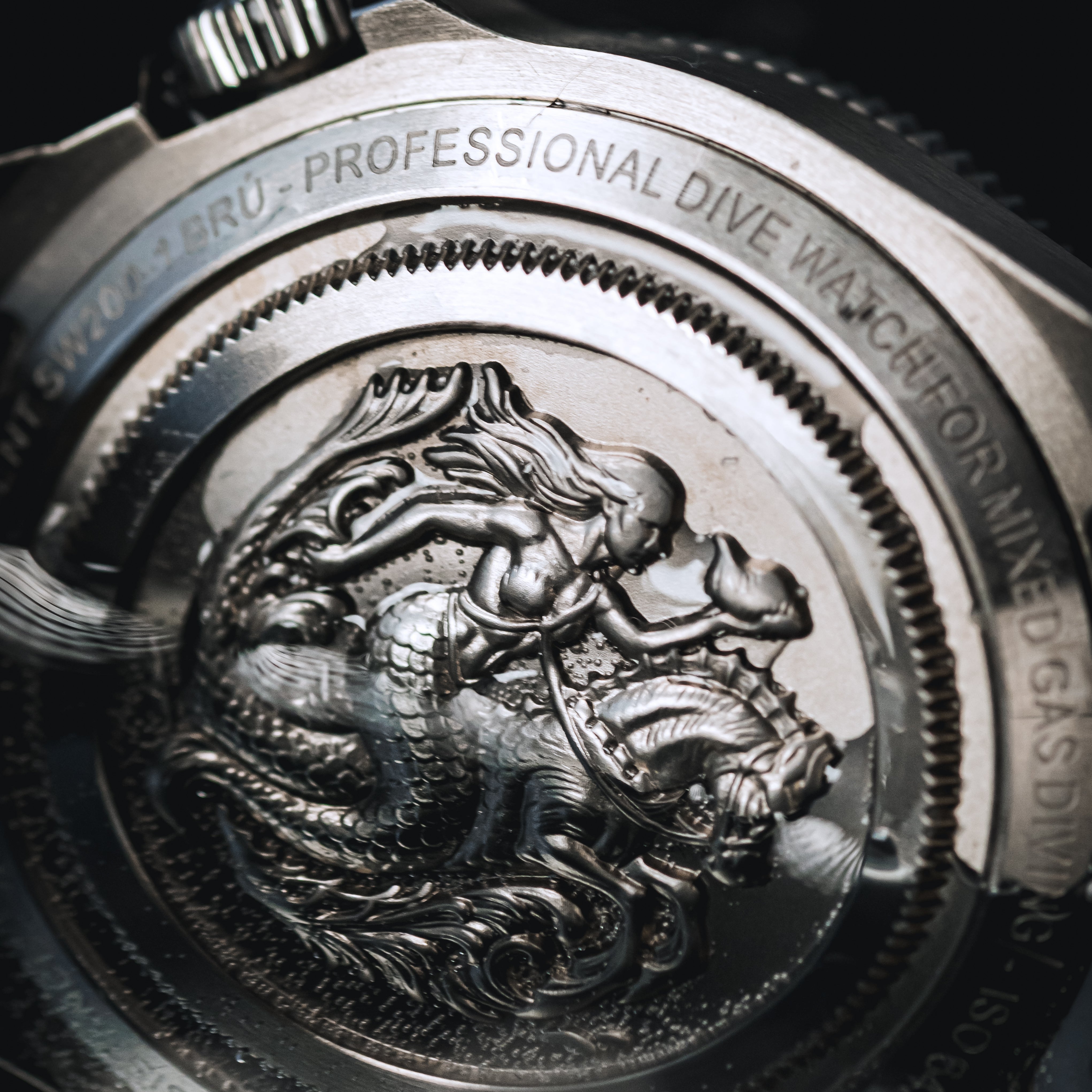 Brú 750 - 42mm Ti5 Deep Dive - Pitch Black