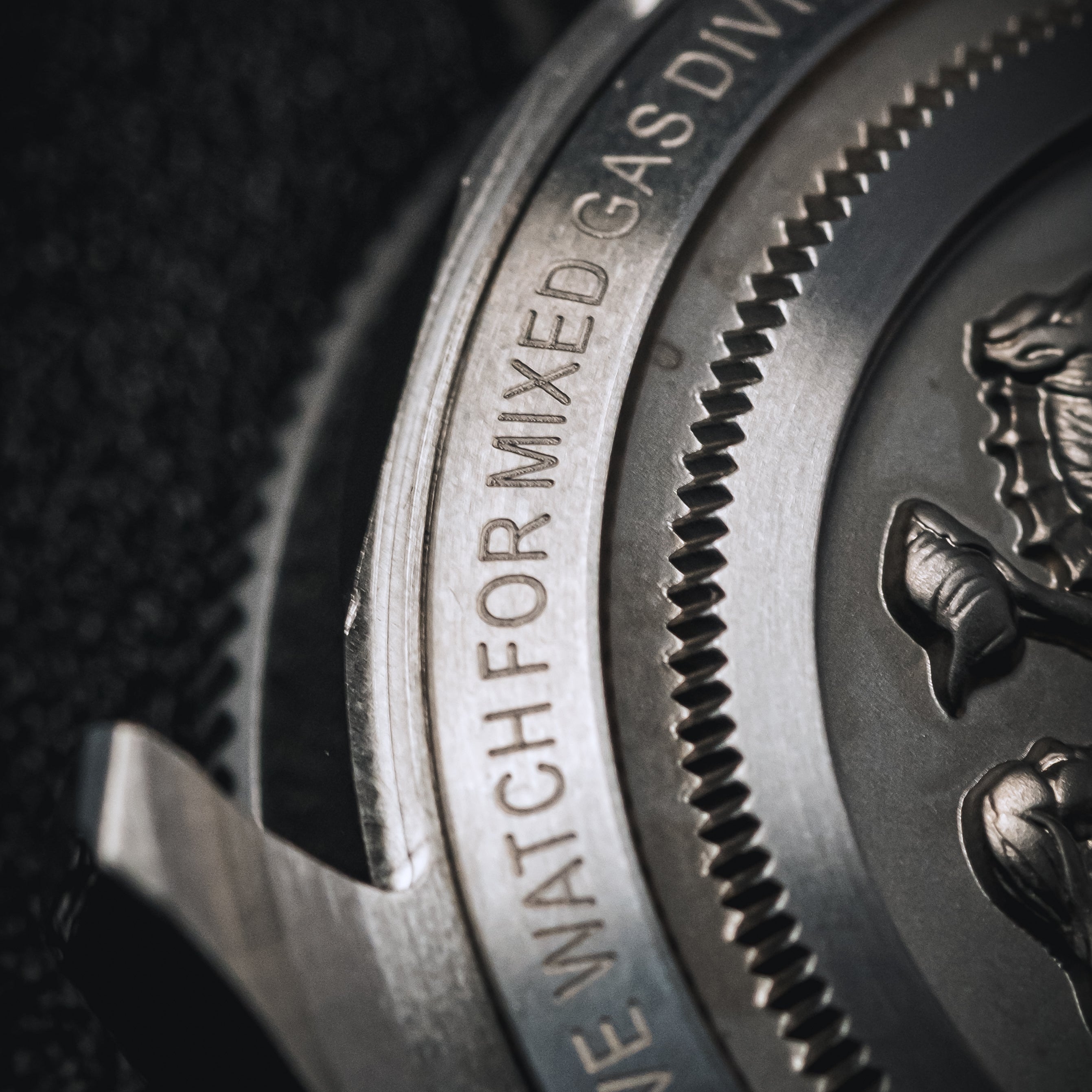 Brú 750 - 42mm Ti5 Deep Dive - Pitch Black