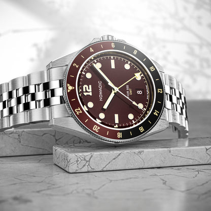 Fíor 555 - GMT Watch (41mm) - Crimson Dawn